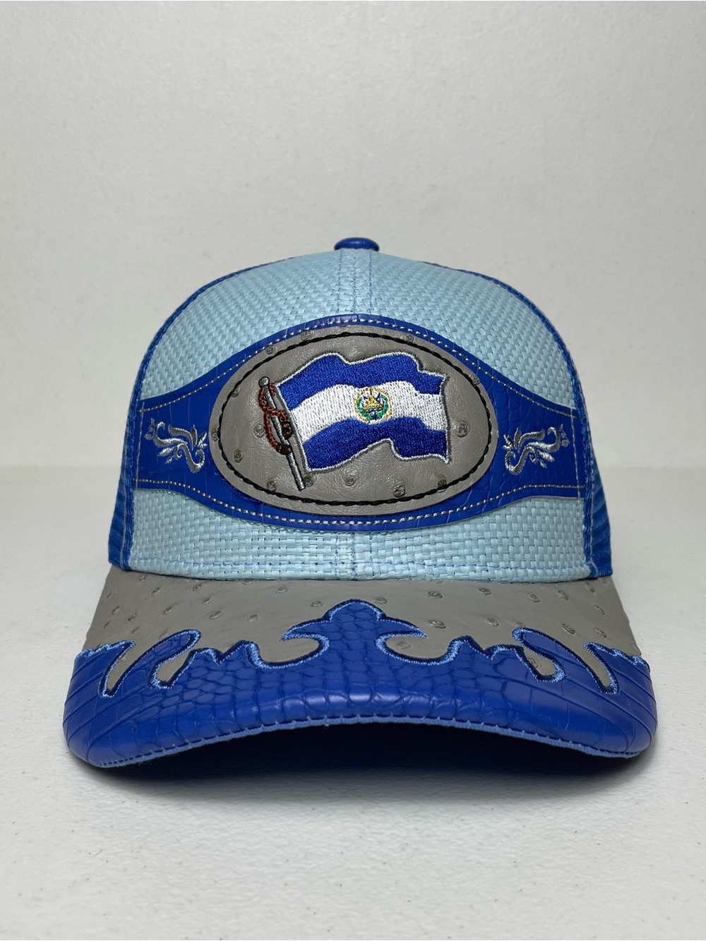 Gorra El Salvador Bandera Bordada, Parche de Cuero, Azul, Estilo Vaquero